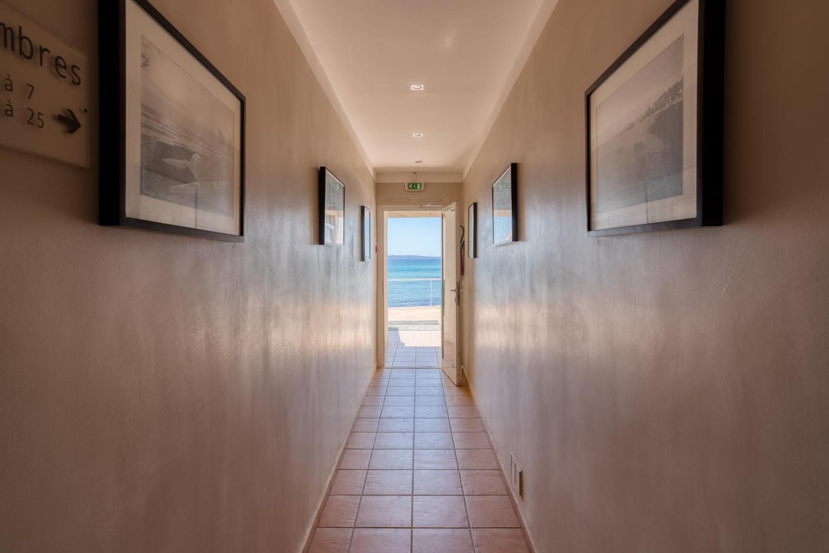 Roc Hotel - Hotel 4 Etoiles Les Pieds Dans L'Eau Ле-Лаванду Экстерьер фото