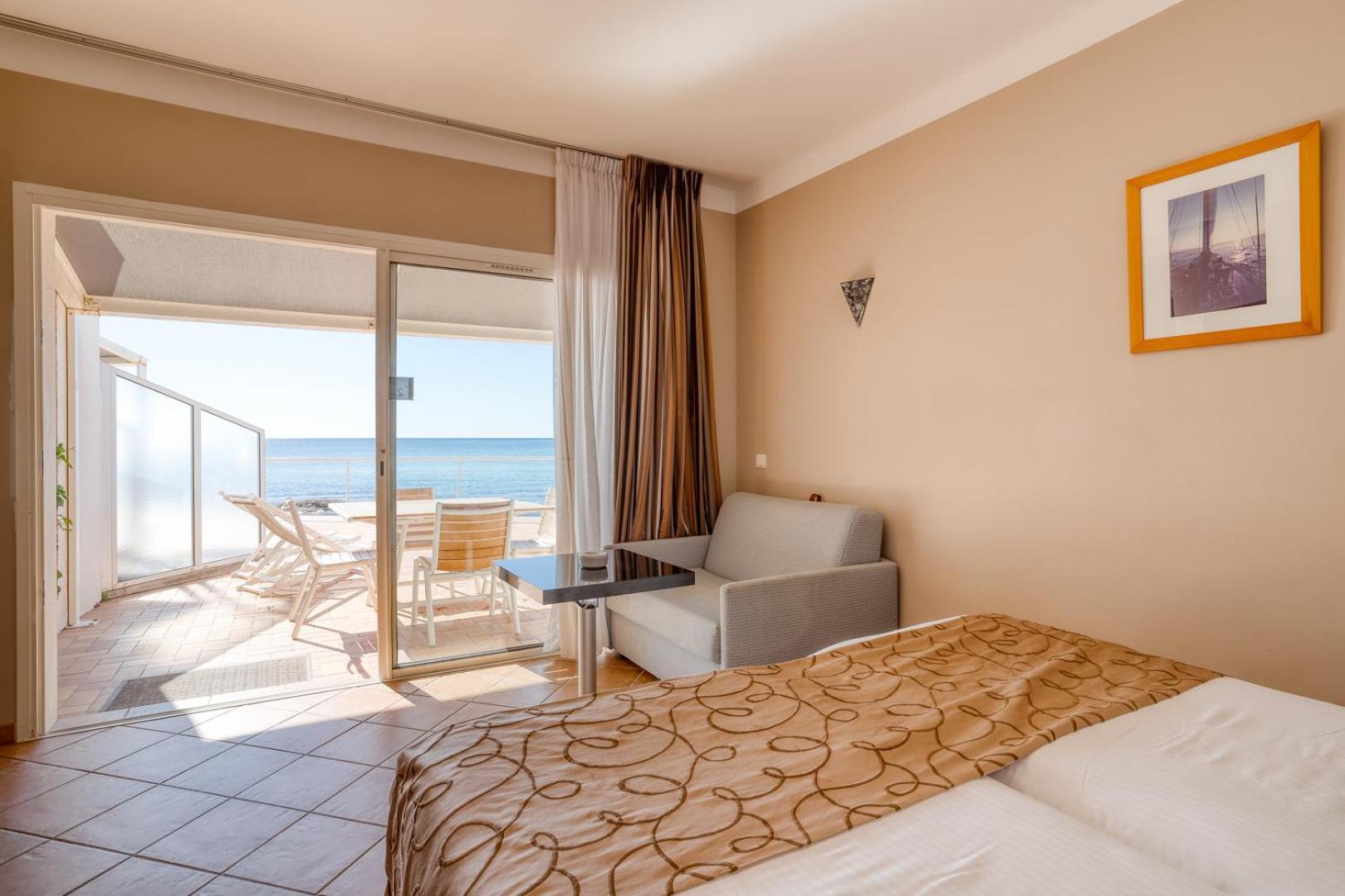 Roc Hotel - Hotel 4 Etoiles Les Pieds Dans L'Eau Ле-Лаванду Экстерьер фото